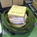 特注製作した大型収納バッグに段ボール資材を収納した様子。収納量や耐荷重を確認するための使用イメージ写真。