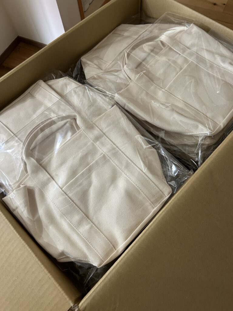 刺繍入り帆布バッグ