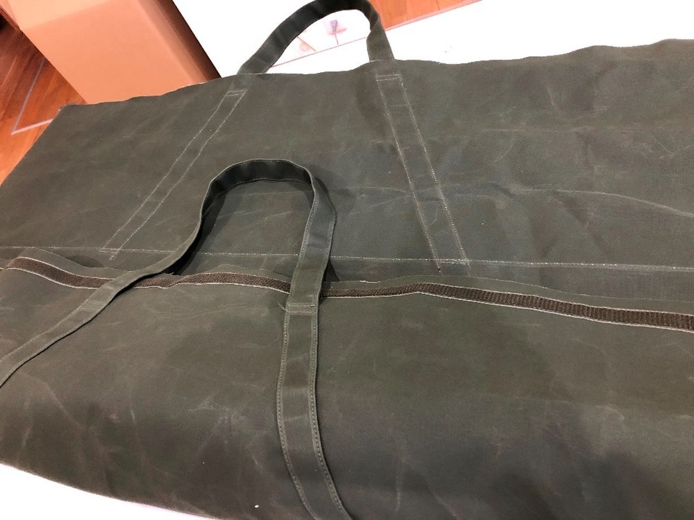 防水OD帆布10号生地の縫製風景