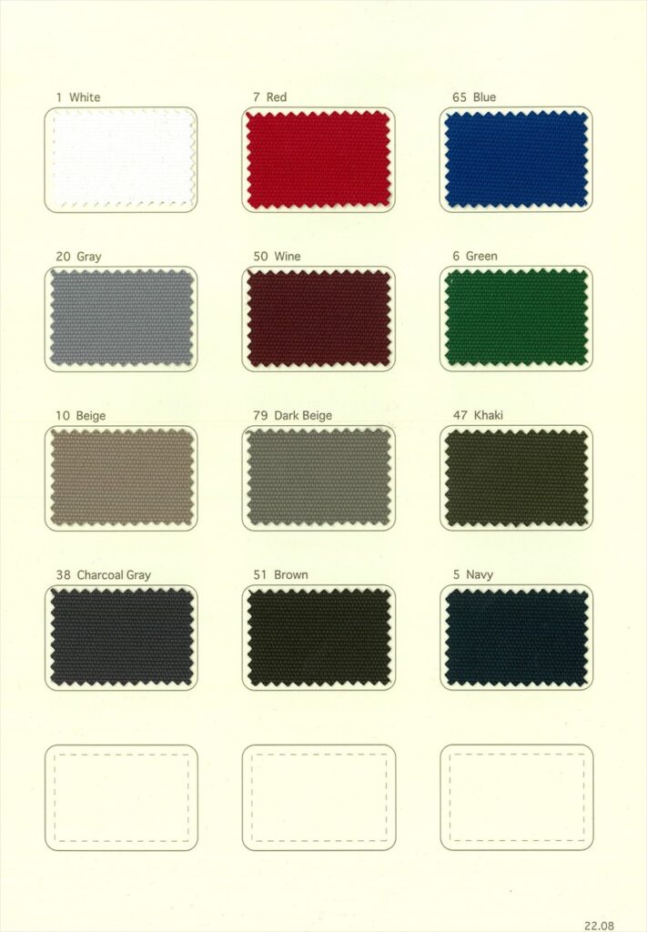 CORDURA® re/cor™ EcoMade Canvasカラー。ポリエステル100％のリサイクル素材を使用したブラックカラーのコーデュラキャンバス生地サンプルと、耐久性・撥水性・テフロン加工に関する説明が掲載された品質サンプルシート。