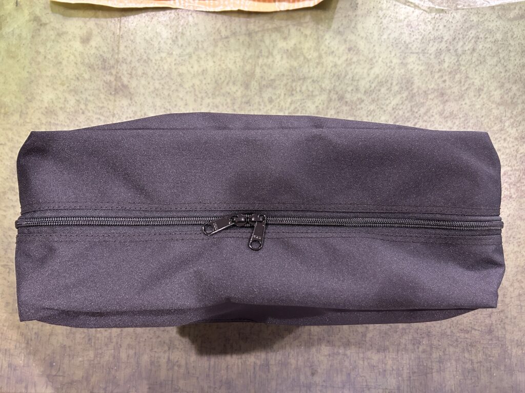 コーデュラ610P製の介護スタッフ専用ショルダーバッグ 両開き頭合わせファスナー